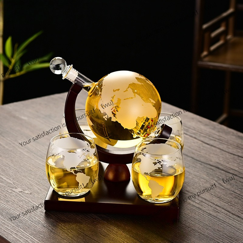 Creative Whiskey Glass Bottle  - Decanter Globe Set recension och pris