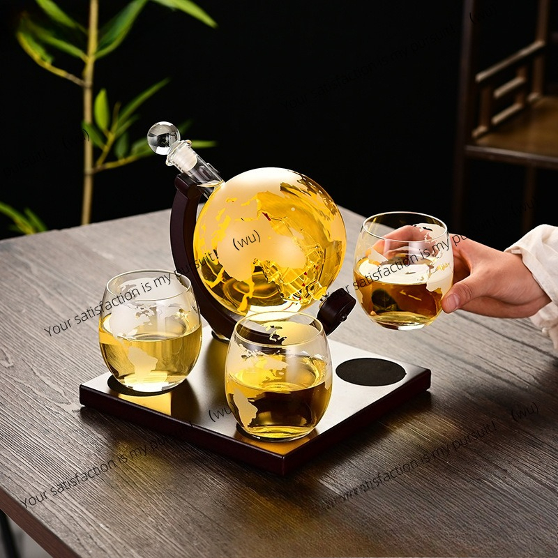 Creative Whiskey Glass Bottle  - Decanter Globe Set recension och pris